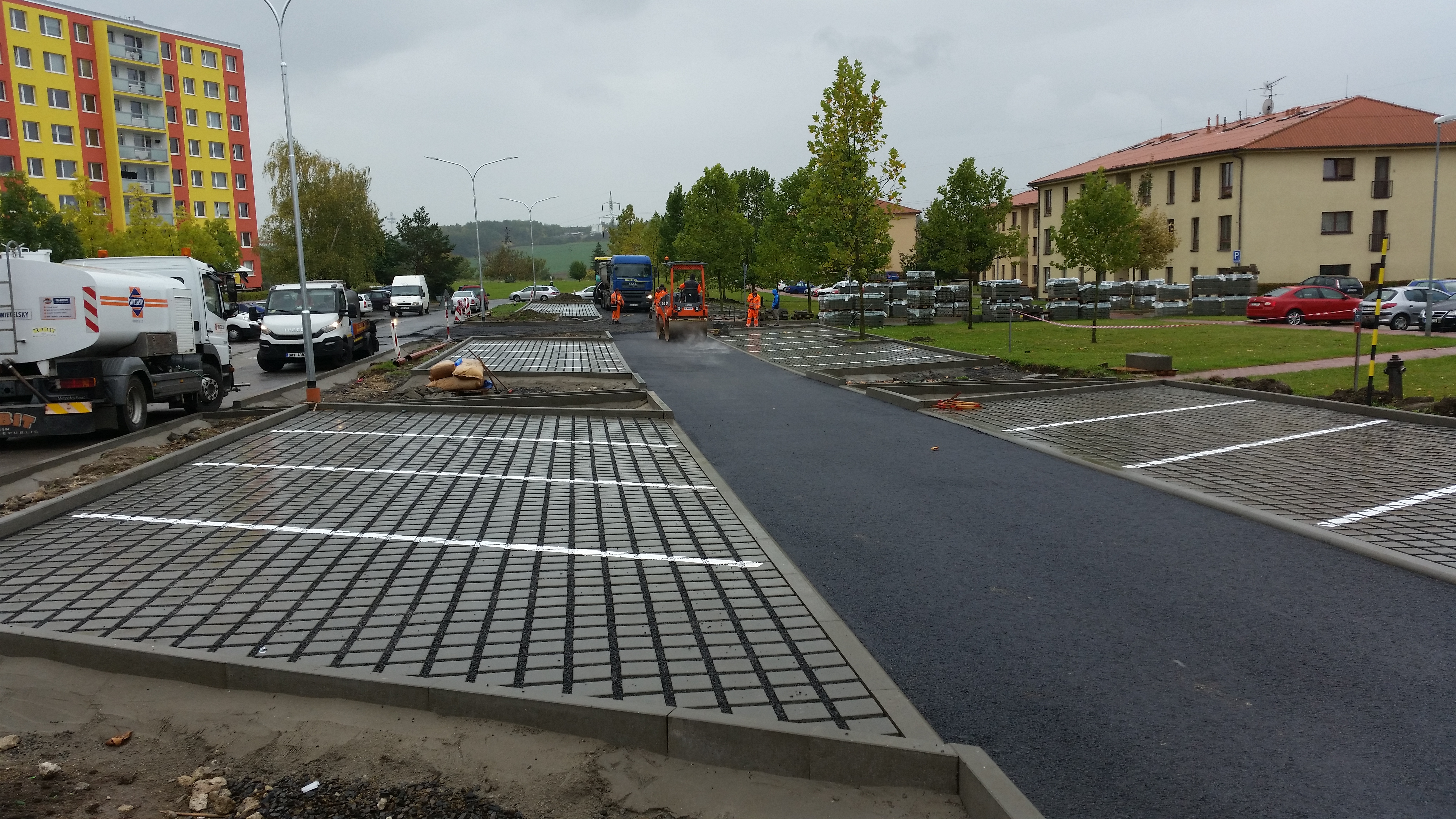 Roudnice nad Labem – výstavba parkovacích stání v ul. Neklanova–Okružní - Straßen- und Brückenbau