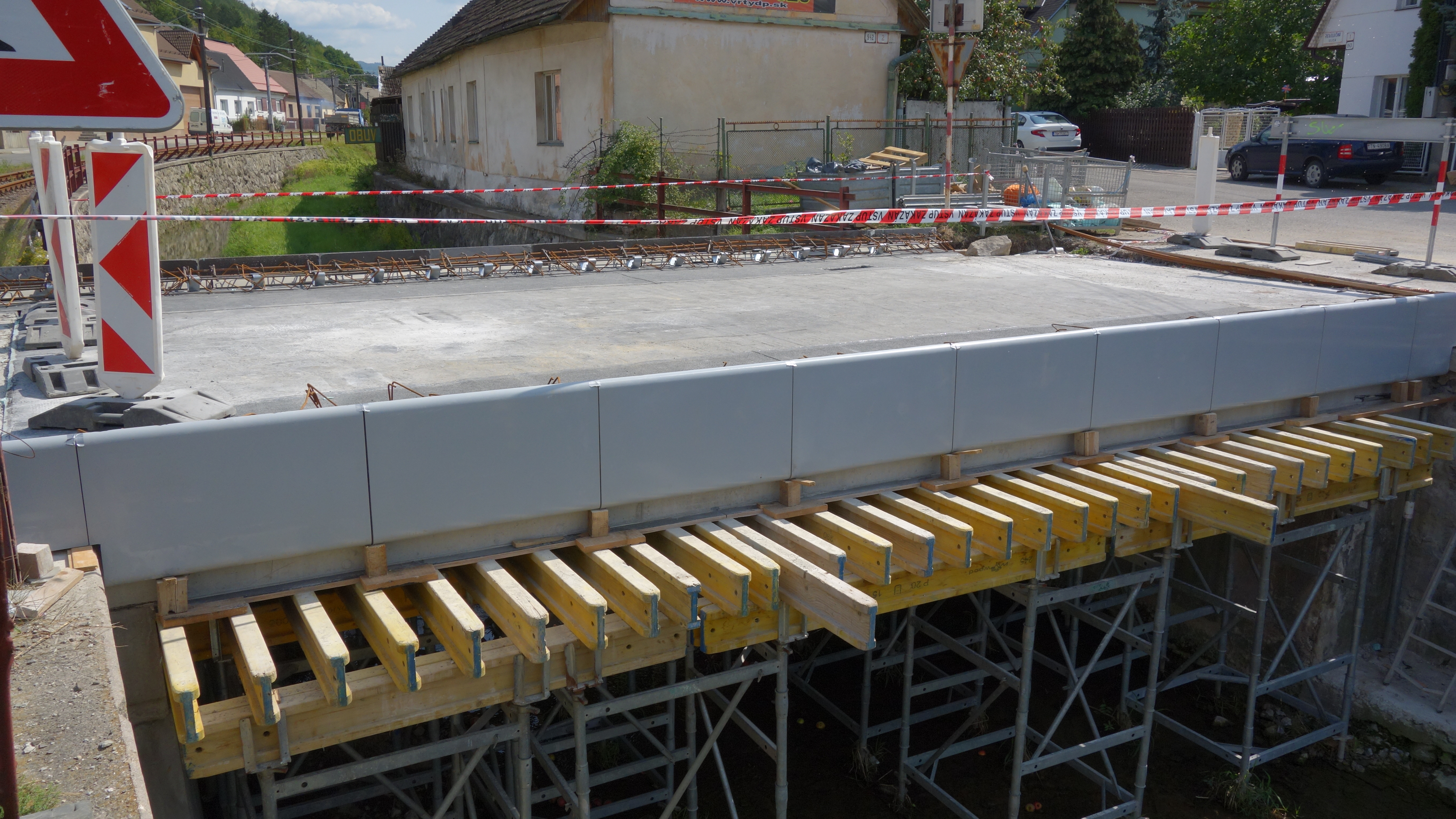 Prestavba mosta cez Tepličku v Trenčianskej Teplej - Straßen- und Brückenbau