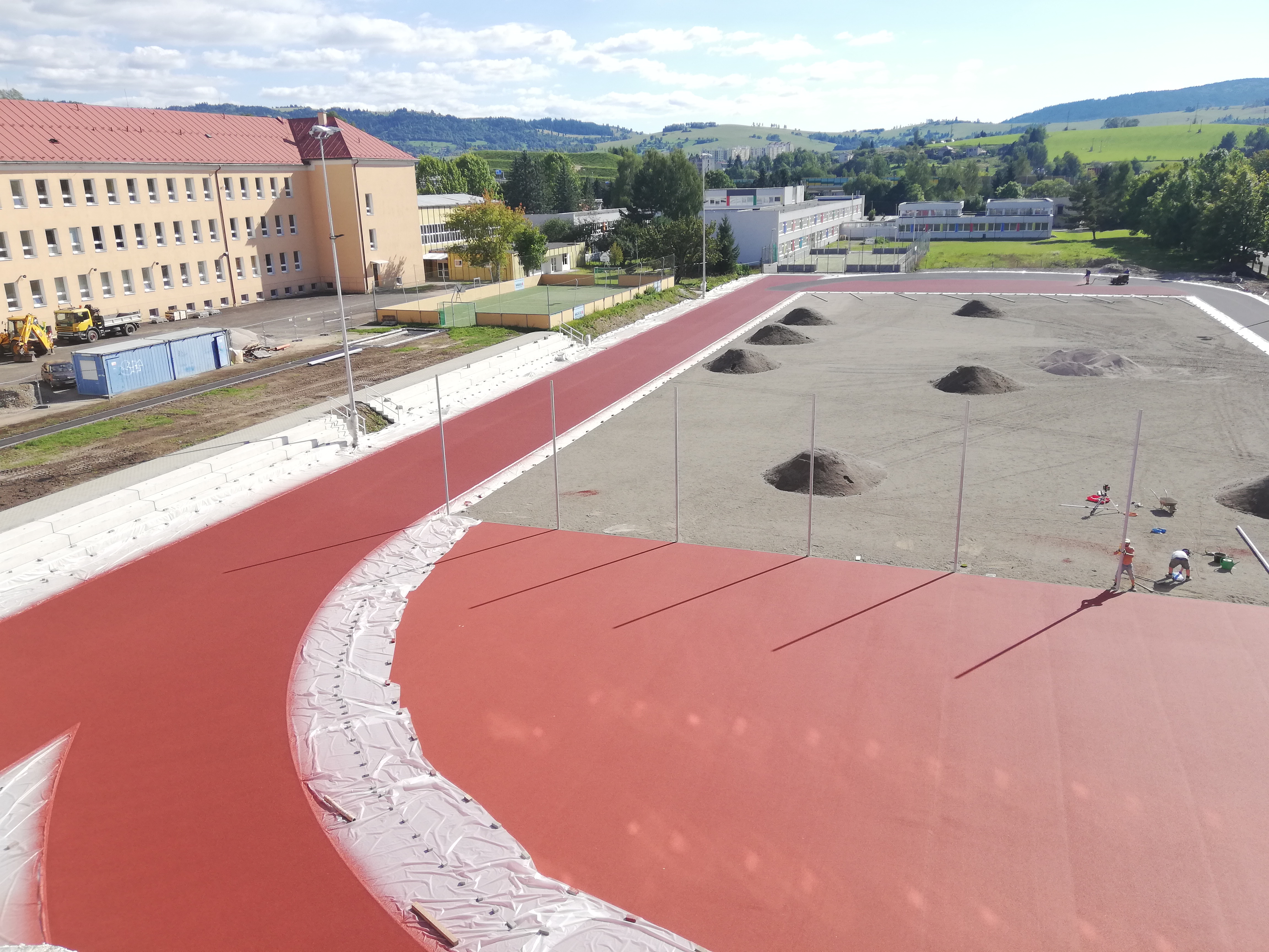 Športový areál s atletickou dráhou ul. Pionierska - Hochbau