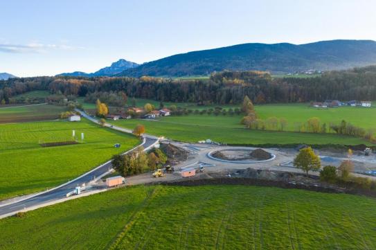 4 Kreisverkehr Bei Teisendorf In Dieser Woche Unter Verkehr Unfallschwerpunkt Wurde Entschärft