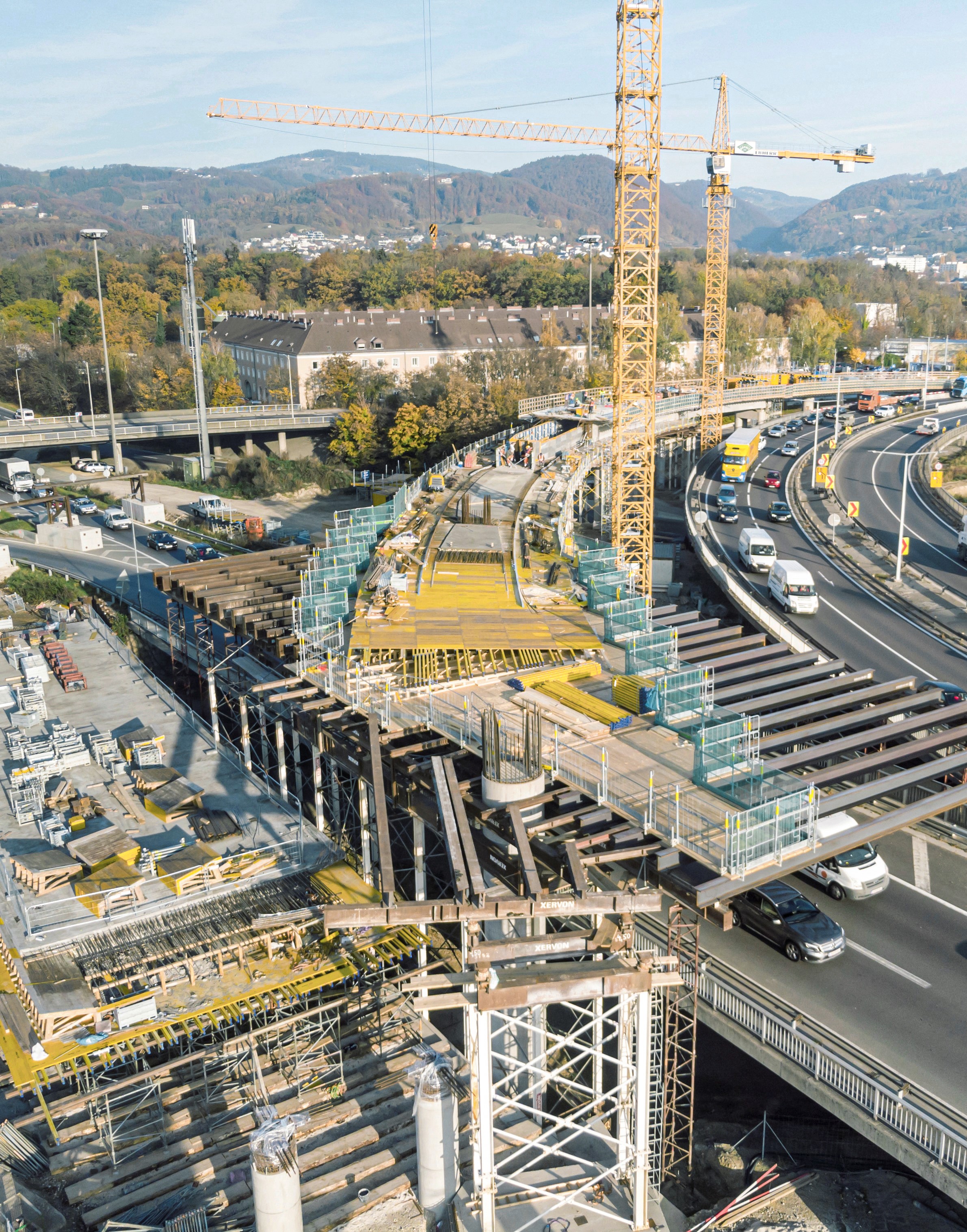 Erfahren Sie mehr über unsere Referenzen im persönlichen Gespräch - Straßen- und Brückenbau