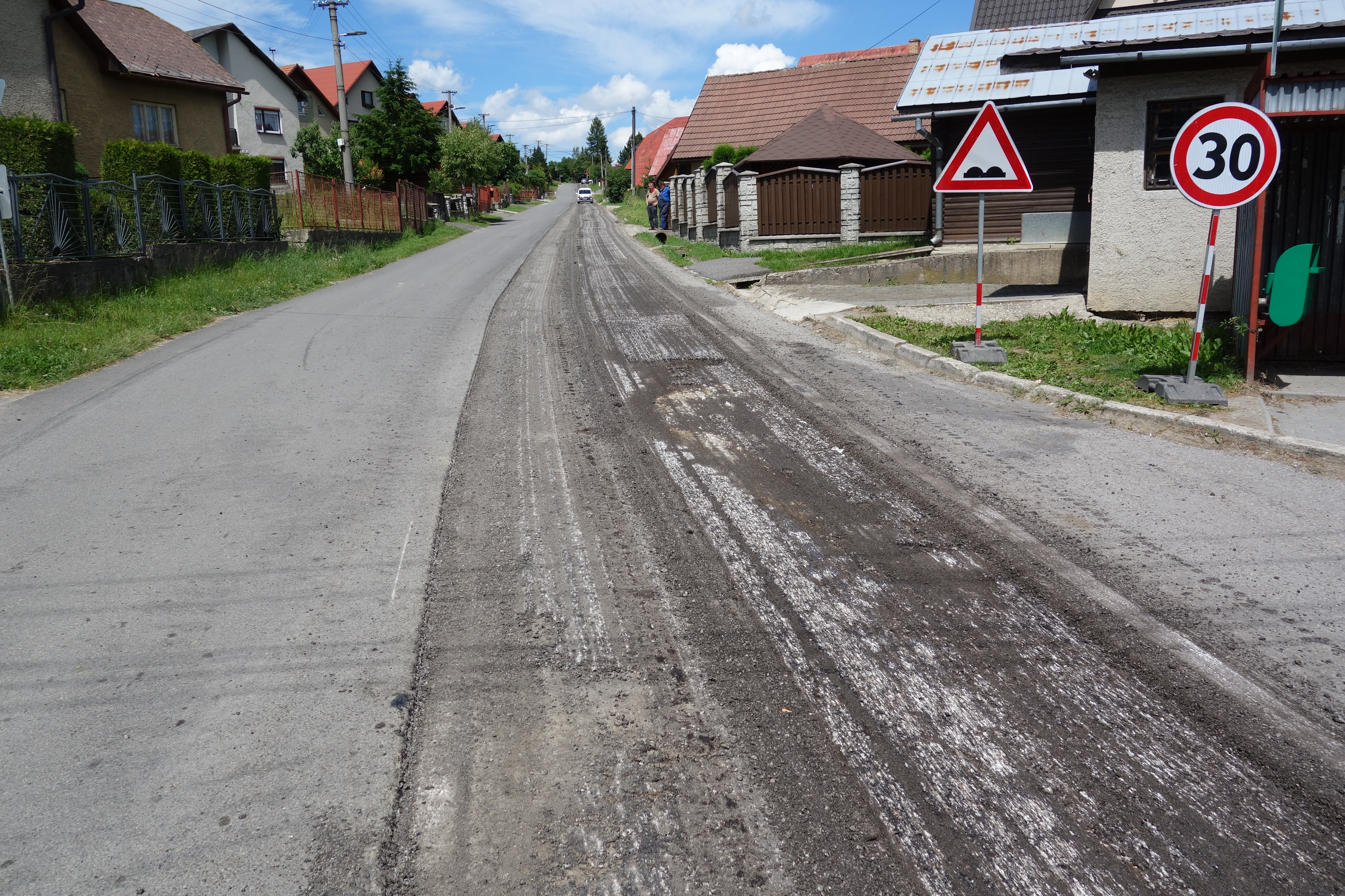 Rekonštrukcia cesty III/2284 Hruštín - Vaňovka - Straßen- und Brückenbau