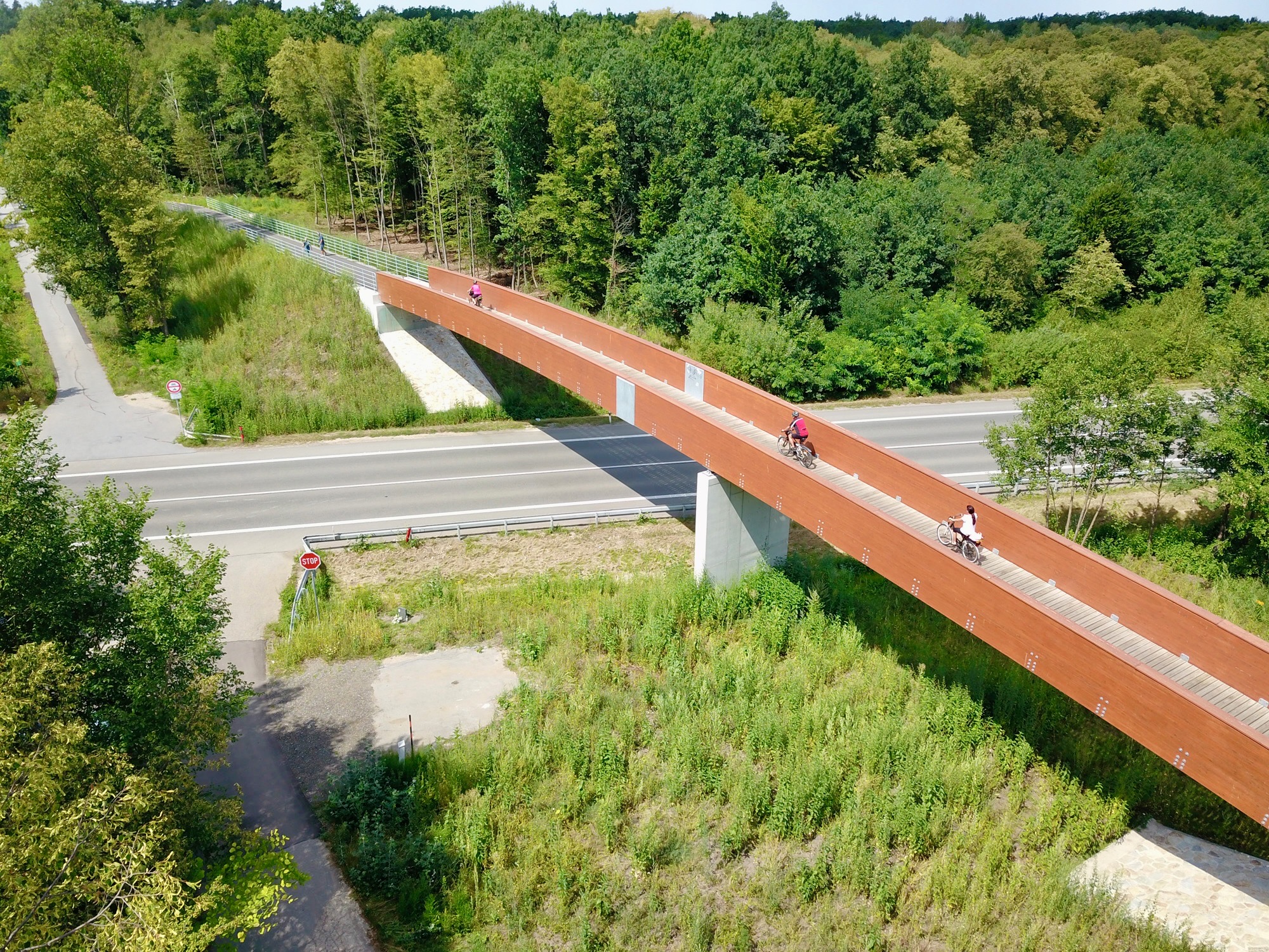 Hodonín – přemostění silnice I/55 – stavba lávky pro cyklisty a chodce - Straßen- und Brückenbau