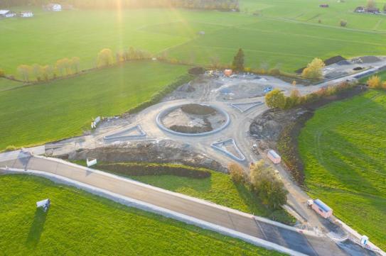 3 Kreisverkehr Bei Teisendorf In Dieser Woche Unter Verkehr Unfallschwerpunkt Wurde Entschärft