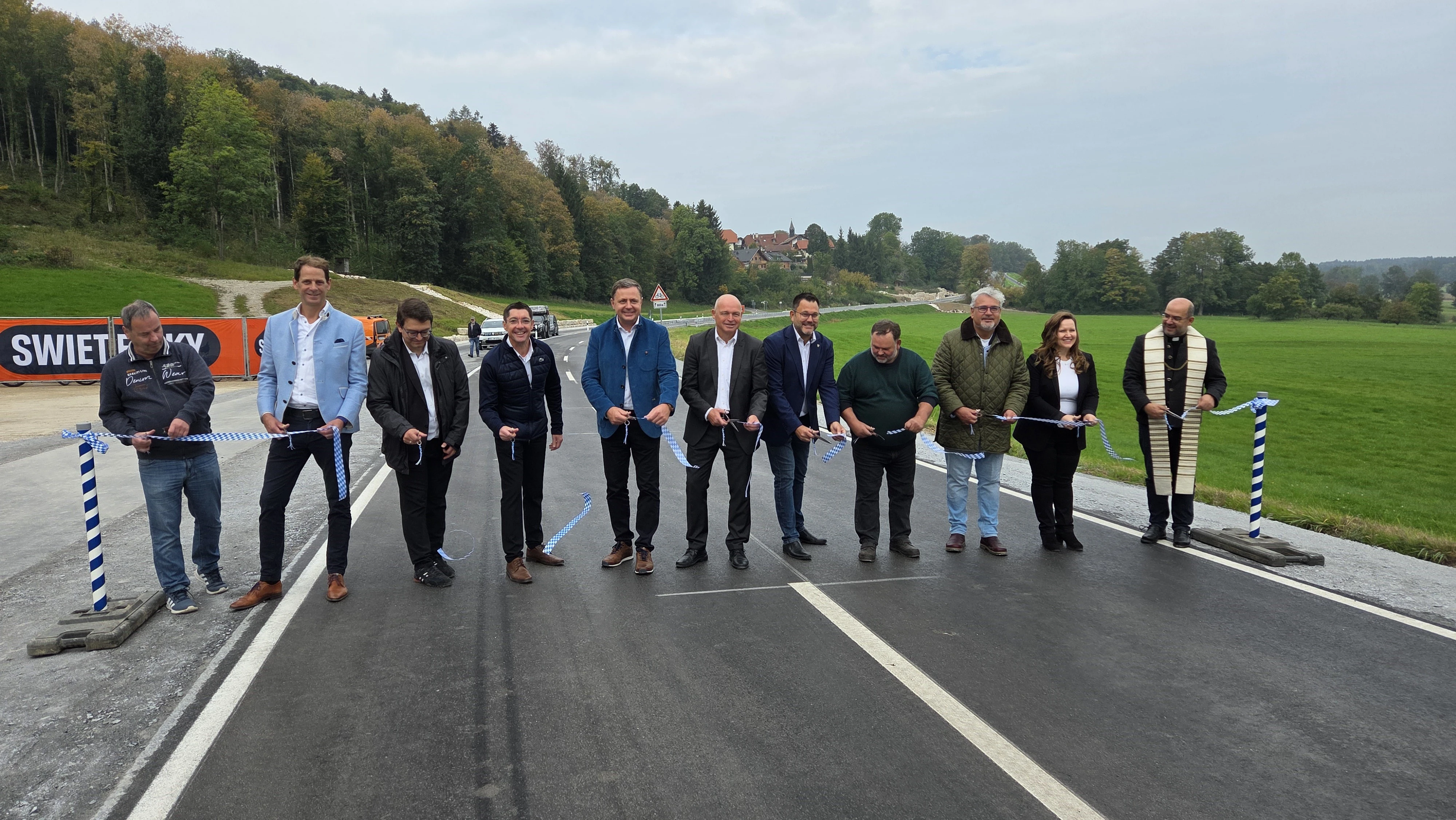 2026 10 05 BGL 10 Ausbau Vachenlueg Und Thundorf Mit GRW Feierliche Verkehrsfreigabe Pressefoto