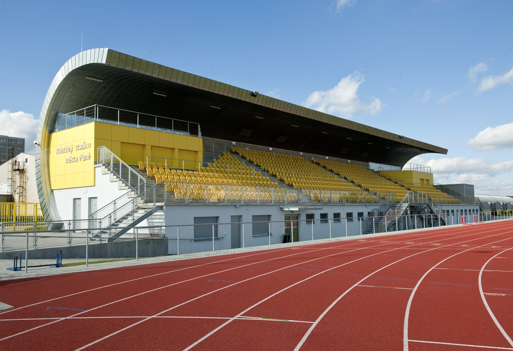 Plzeň - atletický stadion Skvrňany - Hochbau