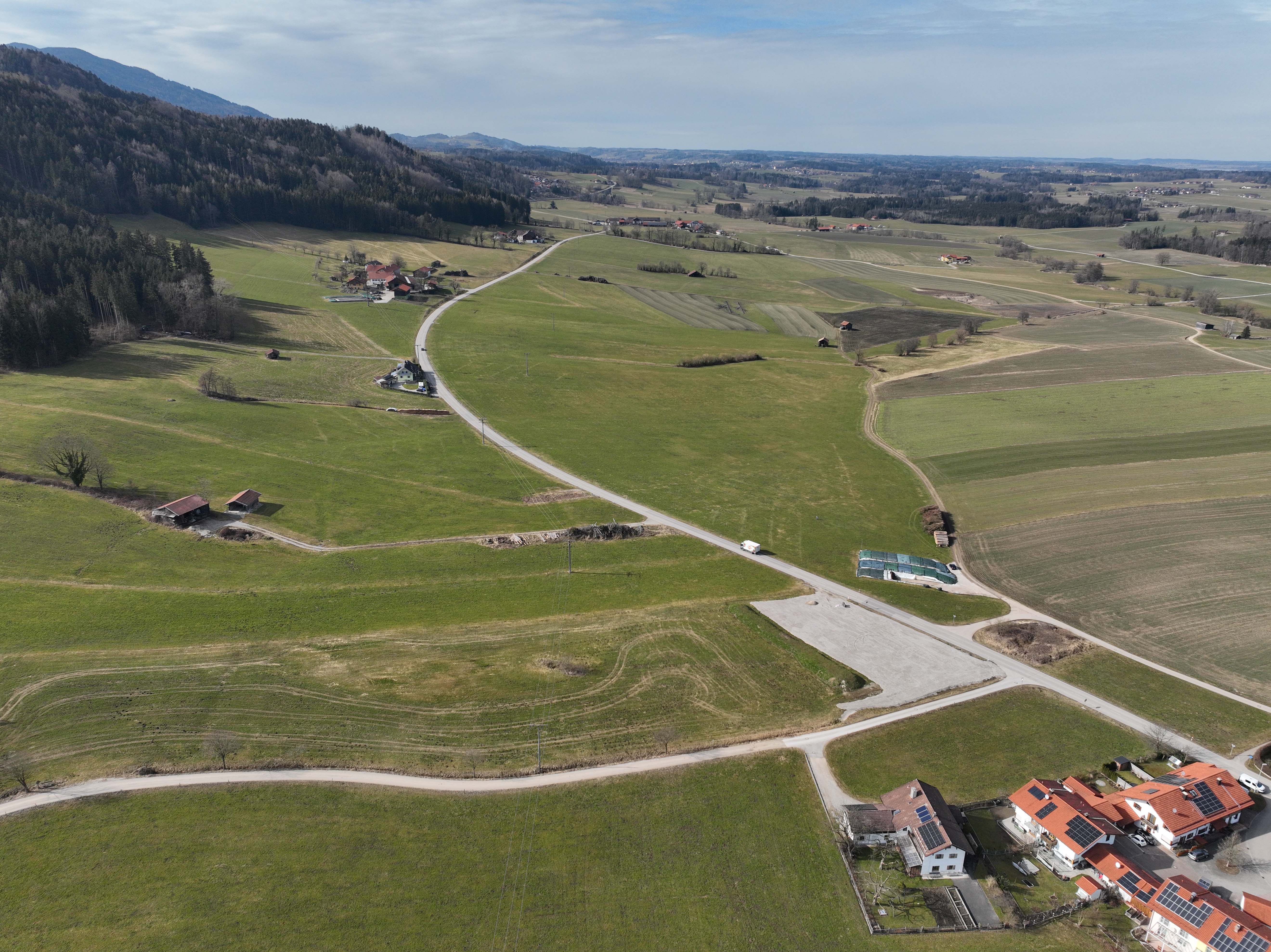 2025 03 04 Bauarbeiten Zum Ausbau Der Kreisstraãÿe BGL10 Zwischen Vachenlueg Und Thundorf Mit Geh Und Radweg Beginnen Foto