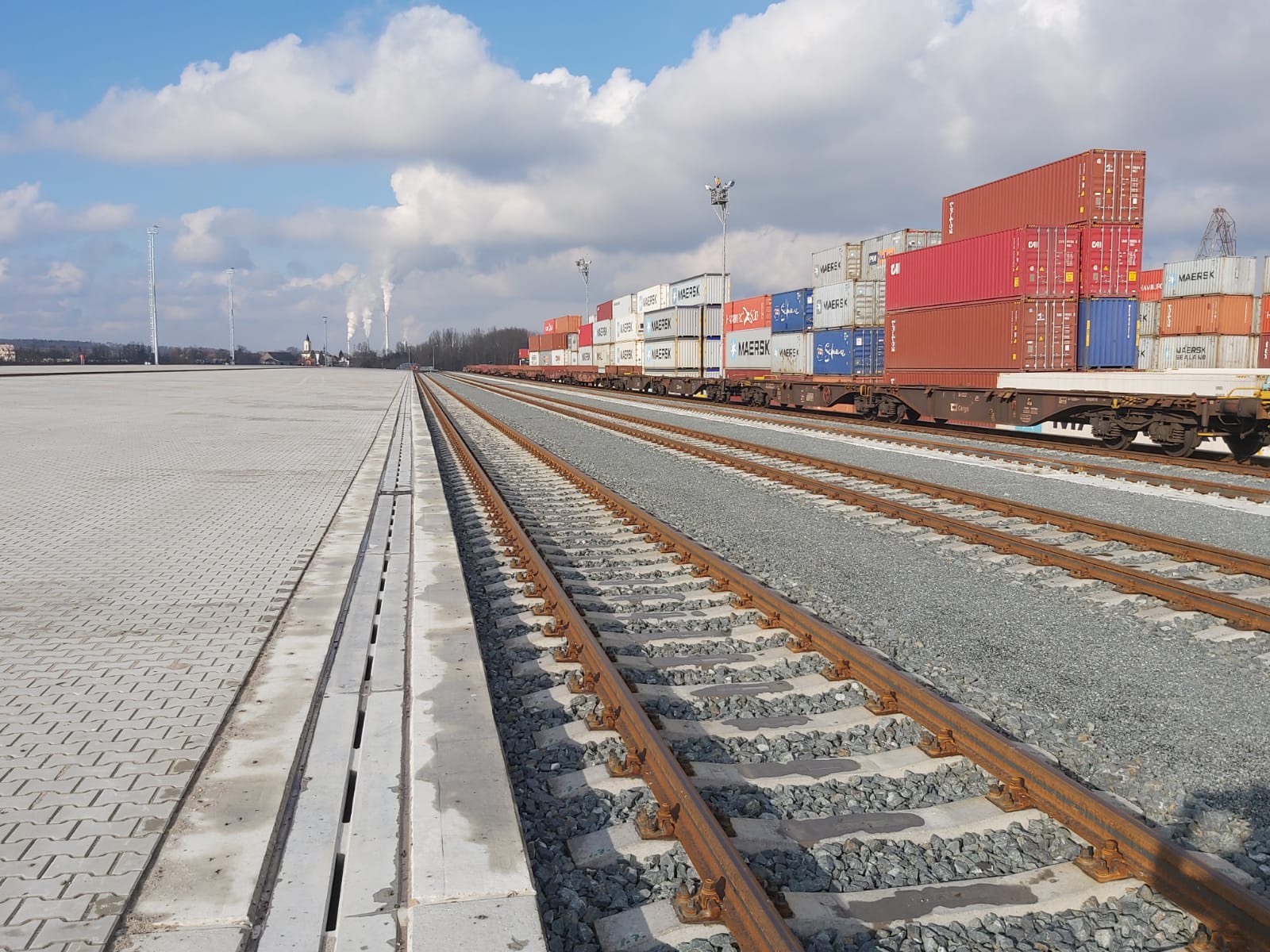 Mělník – ekologizace kontejnerového terminálu - Straßen- und Brückenbau