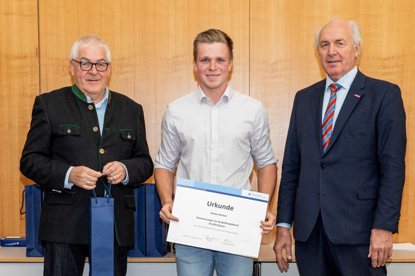 Sieg für Simon Steiner beim Leistungswettbewerb des deutschen Handwerks - DE