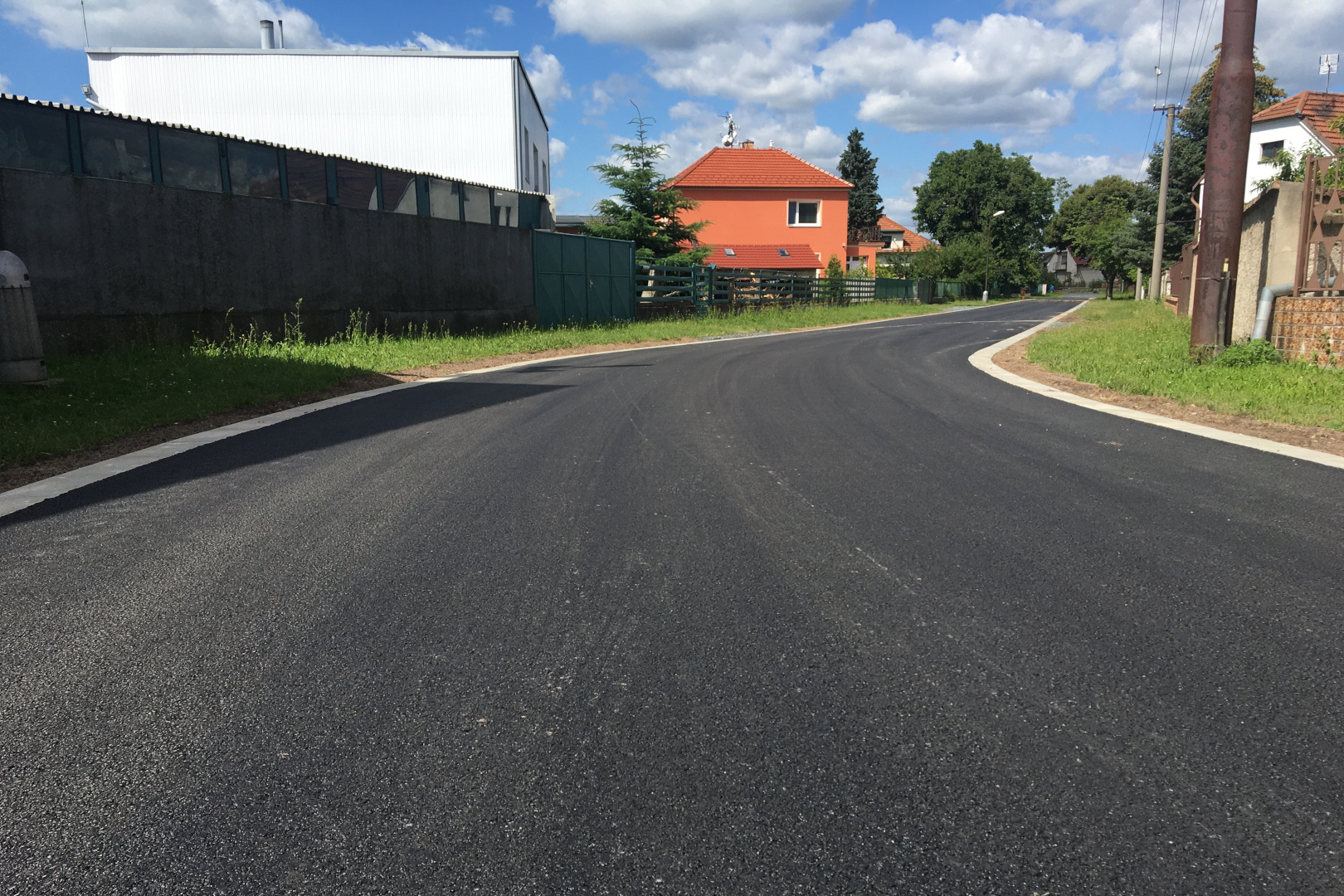 Tři Dvory – rekonstrukce ul. Spojovací          - Straßen- und Brückenbau