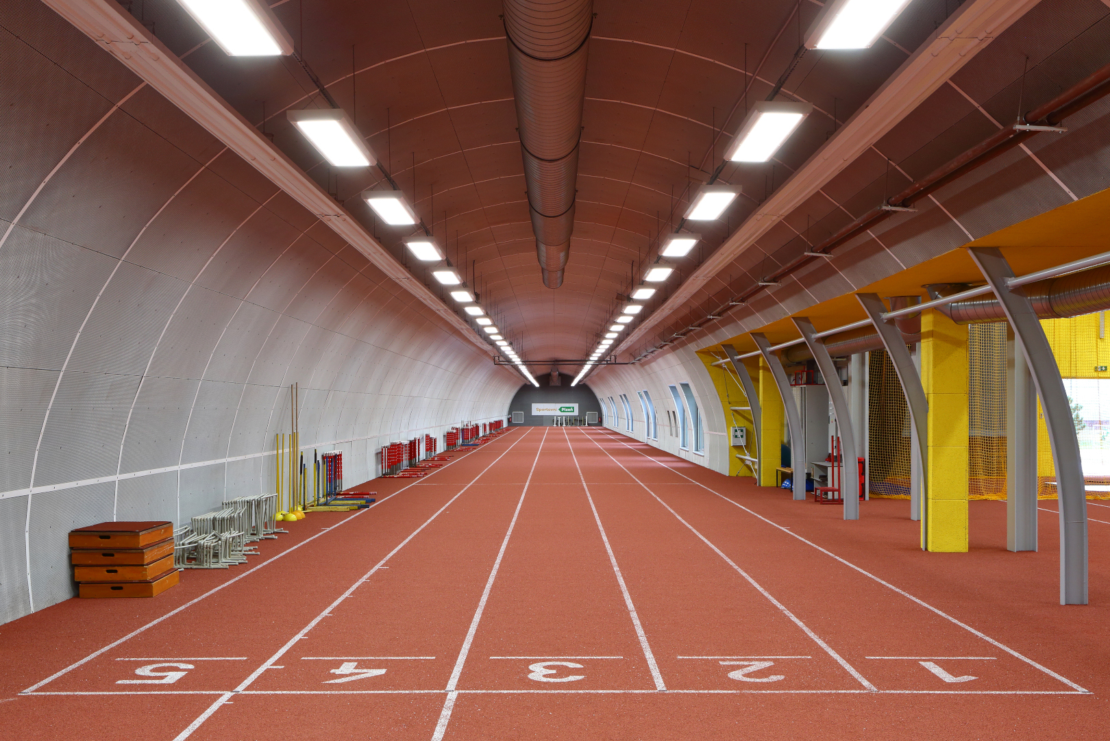 Plzeň, atletický stadion Skvrňany – rozšíření stávající rozcvičovny - Hochbau