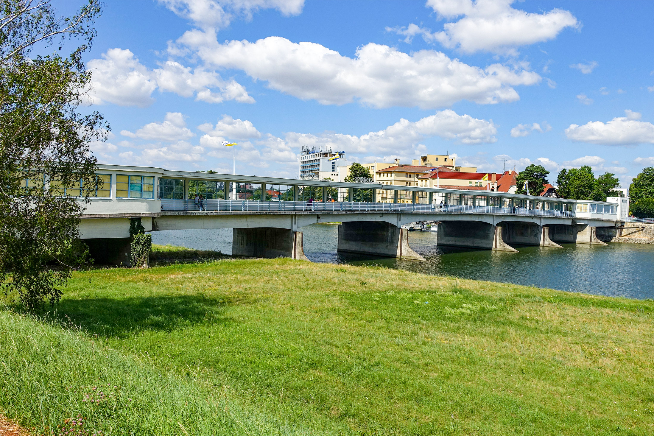 Výstavba mostov Kolonádový most, Piestany - Straßen- und Brückenbau