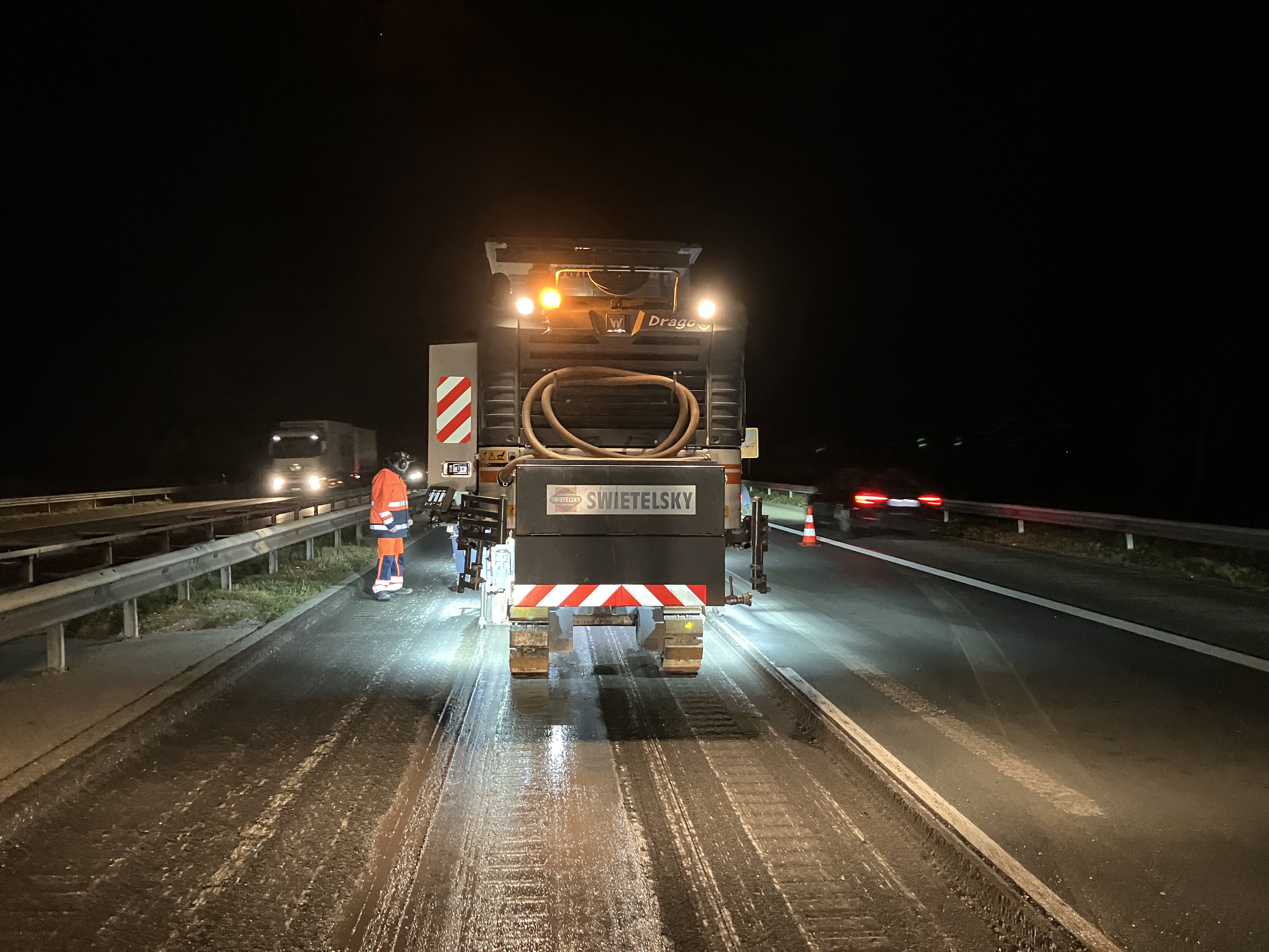 SWIETELSKY Deutschland saniert Autobahn im Nachtschichtbetrieb - DE