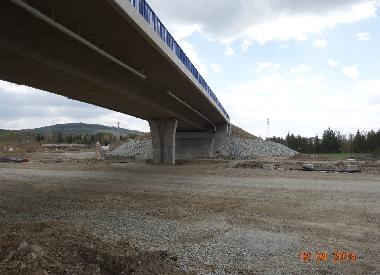 214-00 Most v km 7,240 na ceste III/050201 nad diaľnicou D1 Budimír - Bidovce (85,40 m) - Straßen- und Brückenbau
